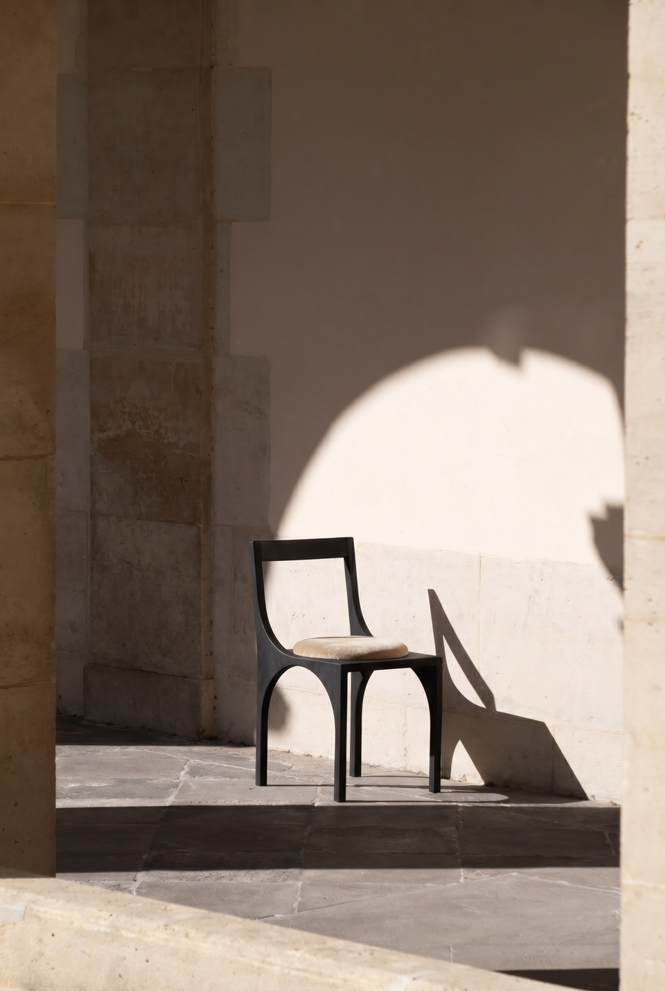 Chaise Calyx ‚Äî Frêne noir