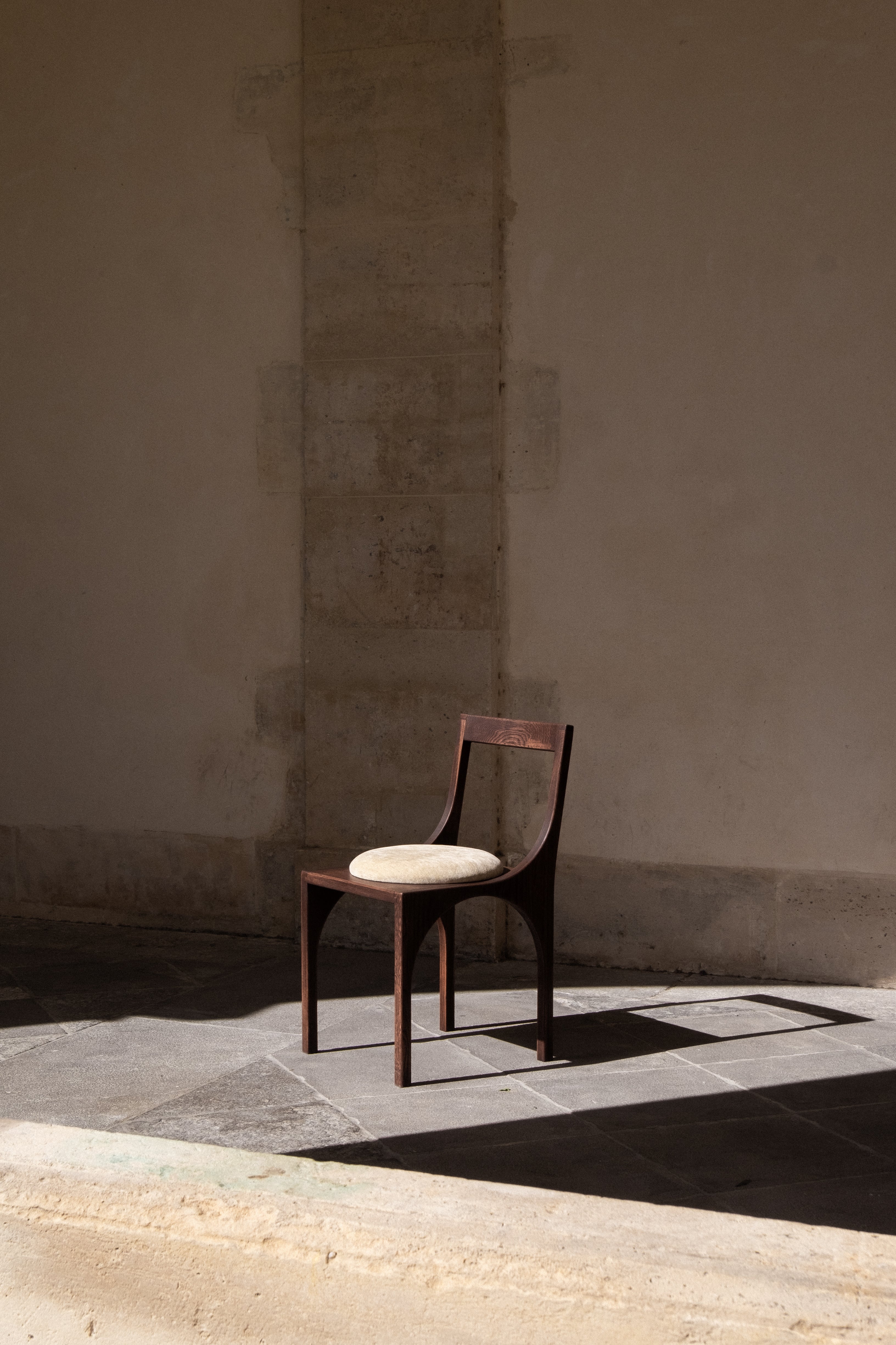 Chaise Calyx
