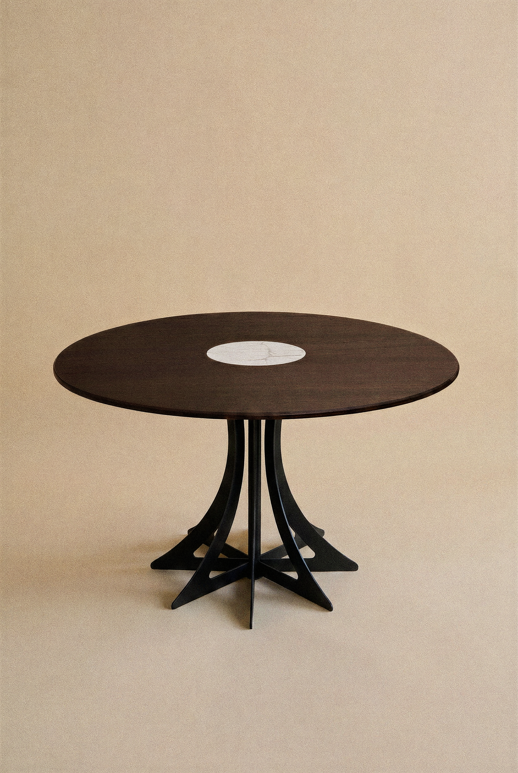 Table Fibonacci - Acier noir et bois massif insert marbre Arabescato
