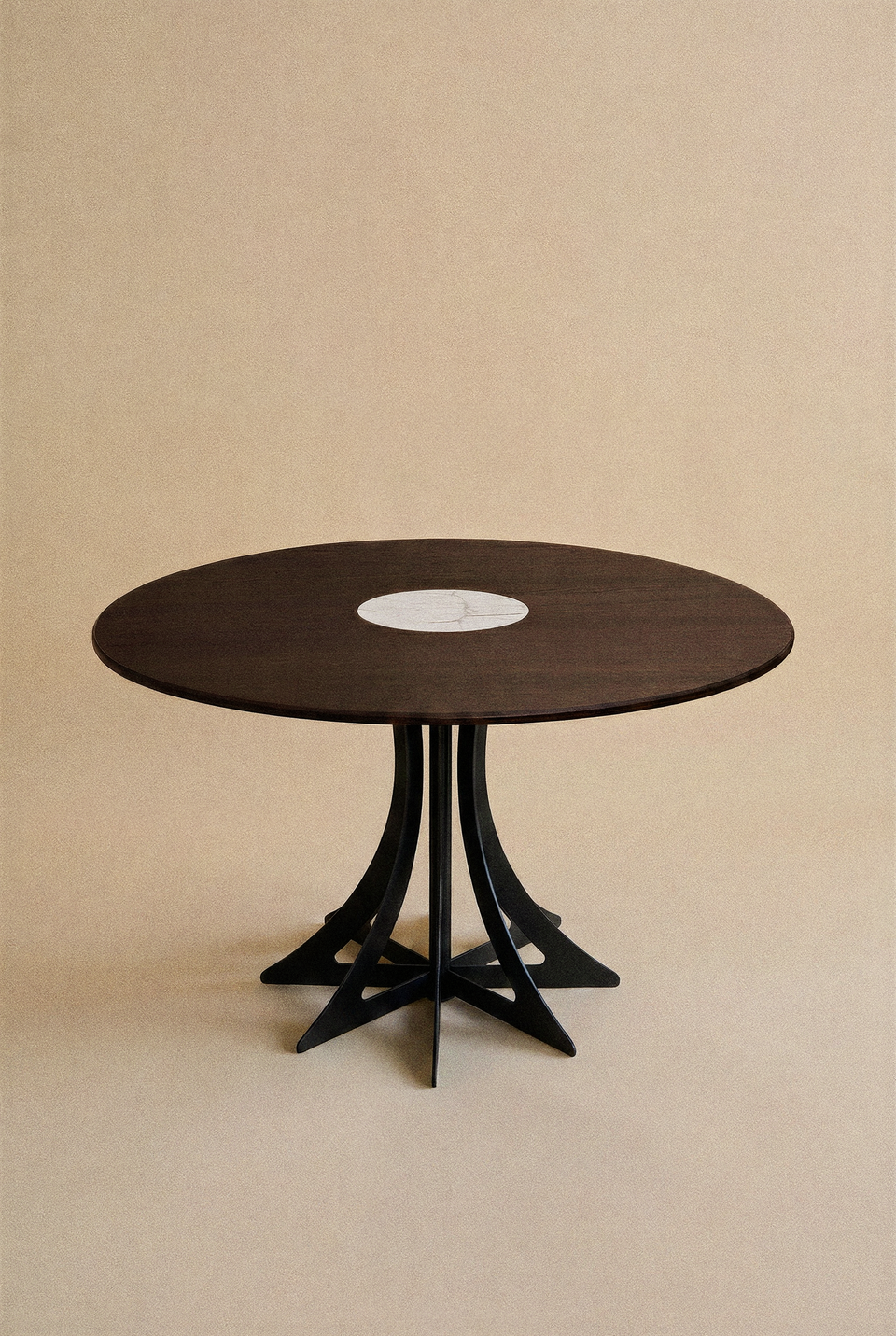 Table Fibonacci - Acier noir et bois massif insert marbre Arabescato ‚Äî Chêne chocolat