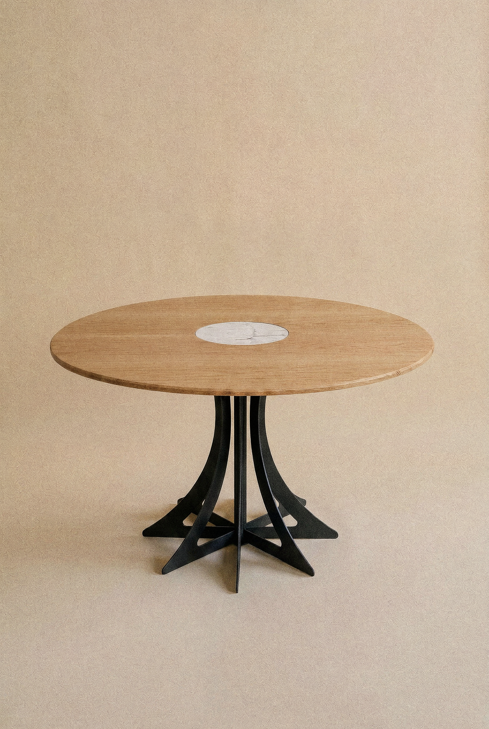 Table Fibonacci - Acier noir et bois massif insert marbre Arabescato
