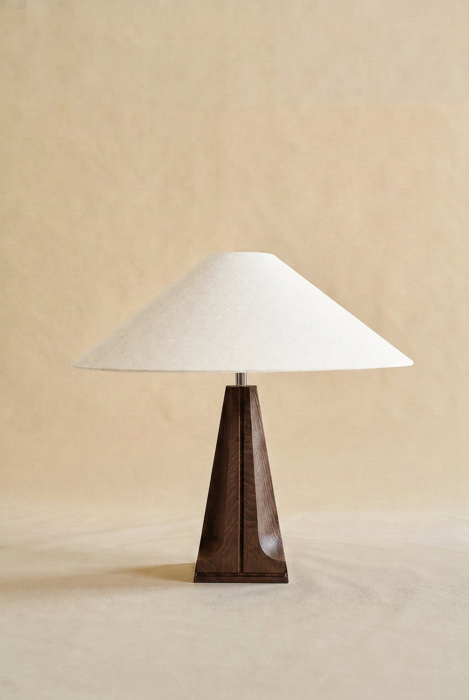 Lampe de table TIHUACAN ‚Äî Chêne chocolat